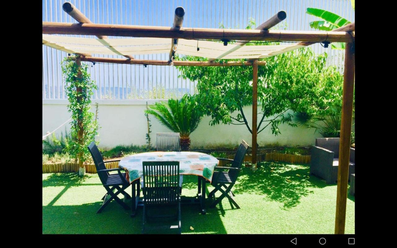 House With Garden *